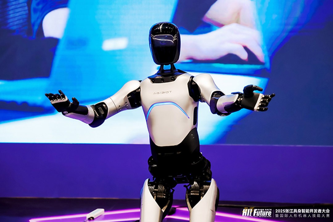 Bb艾弗森(ballbet贝博)远征A2成全球首个同时拥有中美欧认证的人形机器人